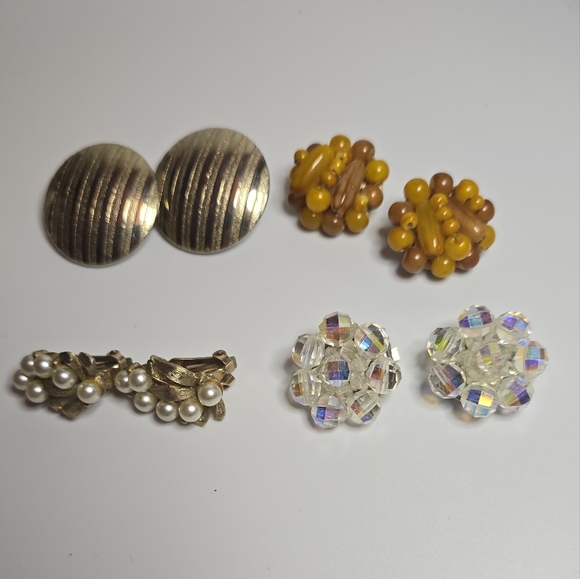 Vintage Gold and Pearl Clip-on Earring Collection - Picture 1 of 6